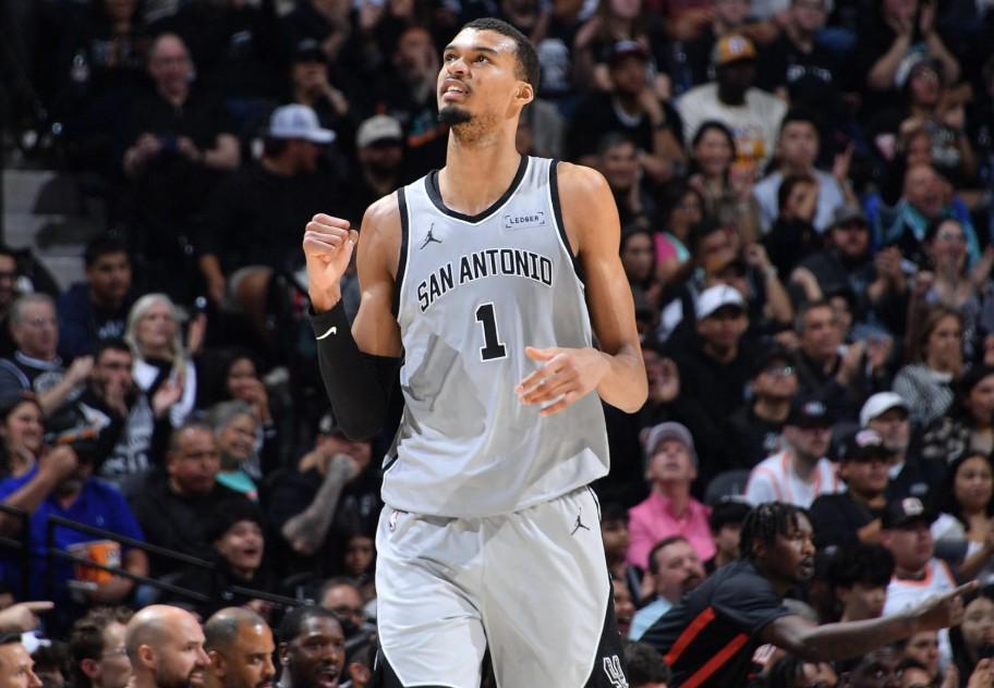 178体育直播-文班：我们破解了火箭的战术，对我来说最重要的是体能恢复